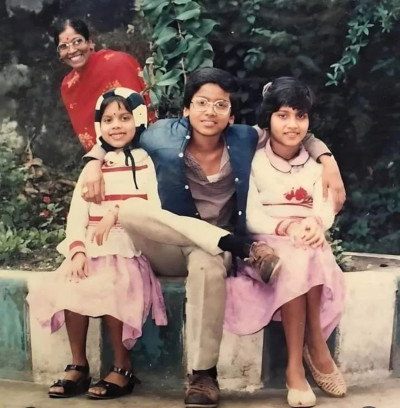 Zubeen Garg with sister Palme Borthakur and Jonkey Borthakur and mother Photo